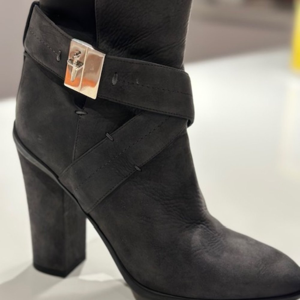 Women shoes